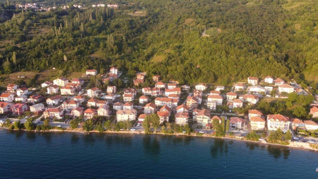 Villa Lakeview Paradise Pestani Exterior photo